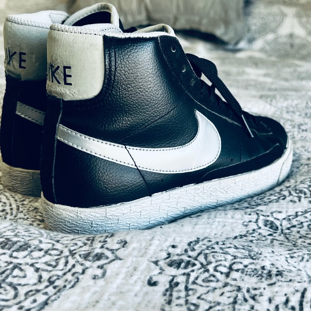 Black and white Nike Blazers - Picture 4 of 12